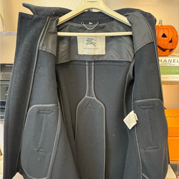 EUC Burberry black wool horn toggle coat - Picture 4 of 9